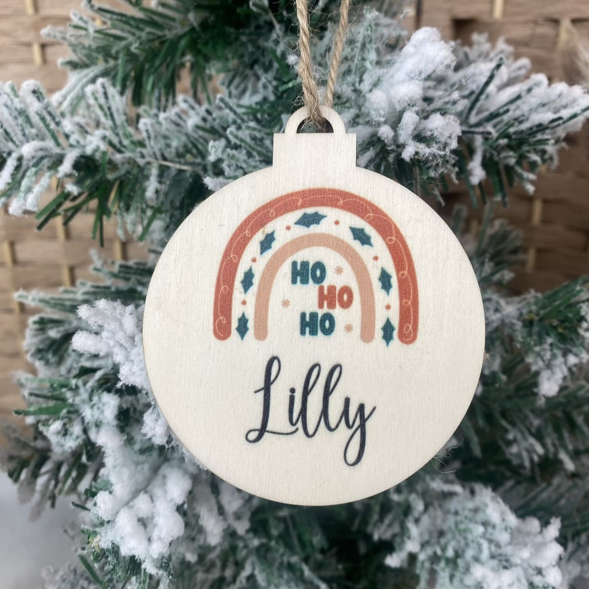 Weihnachtskugel bedruckt I Christbaumkugel aus Holz I Geschenkanhänger personalisiert Regenbogen