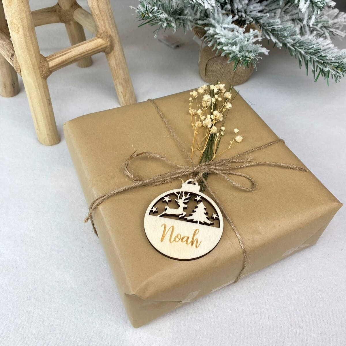 Weihnachtskugel personalisiert I Tannenbaum Schmuck aus Holz I Rentier Tannenbaum Geschenkanhänger